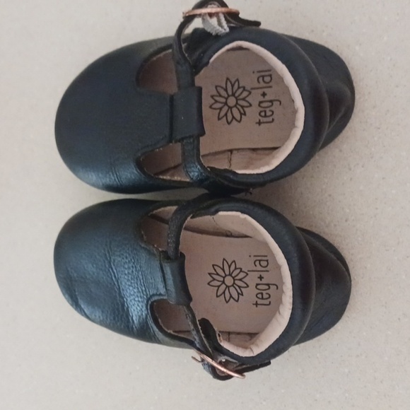 Teg+Lai  T Strap Black Rubber Flex Sole Shoes - Picture 10 of 10